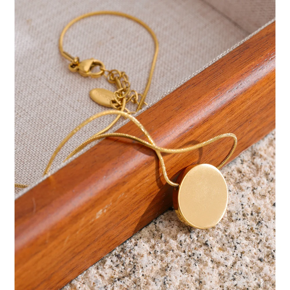 Yhpup 17mm Stainless Steel Round Pendant Necklace