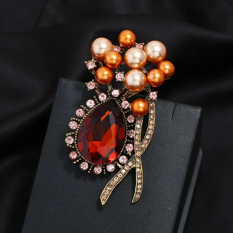 

Vintage Imitation Pearl Geometric Shape Alloy Water Diamond Gorgeous Temperament Badge Men/Women's Suit Dress Clothing Ornament