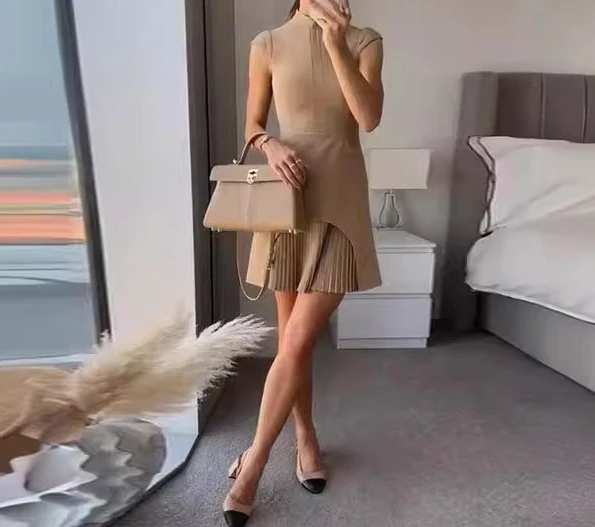 

2024 Summer New Fashionable and Elegant Solid Color Round Neck Sleeveless Slim Fit Pleated Design Short Skirt