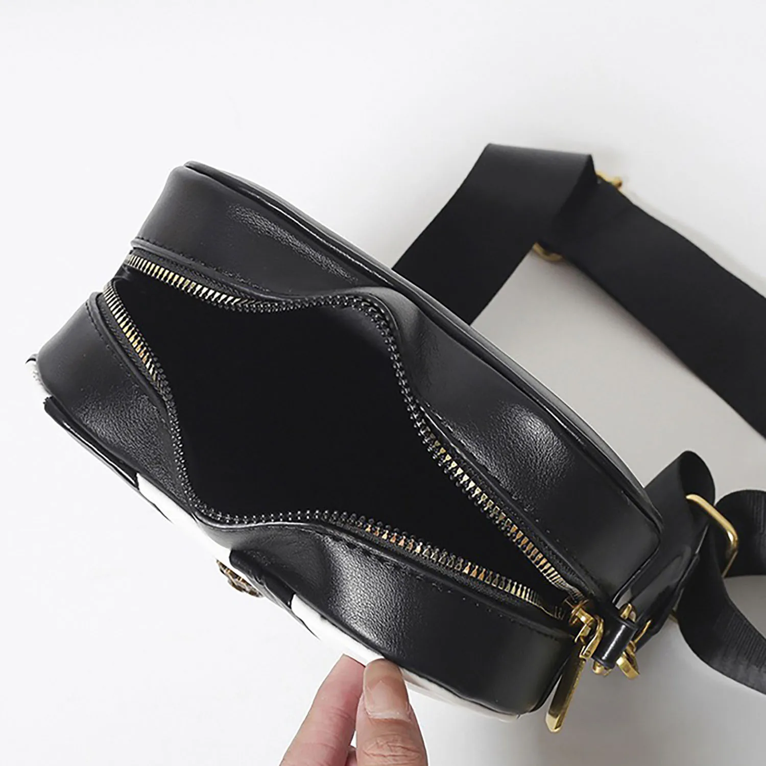 Women's K-G Heart Shaped Black White Stitching Fashion Chain Bag Shoulder Bag Crossbody PU Leather Ladies CrossBody Handbag