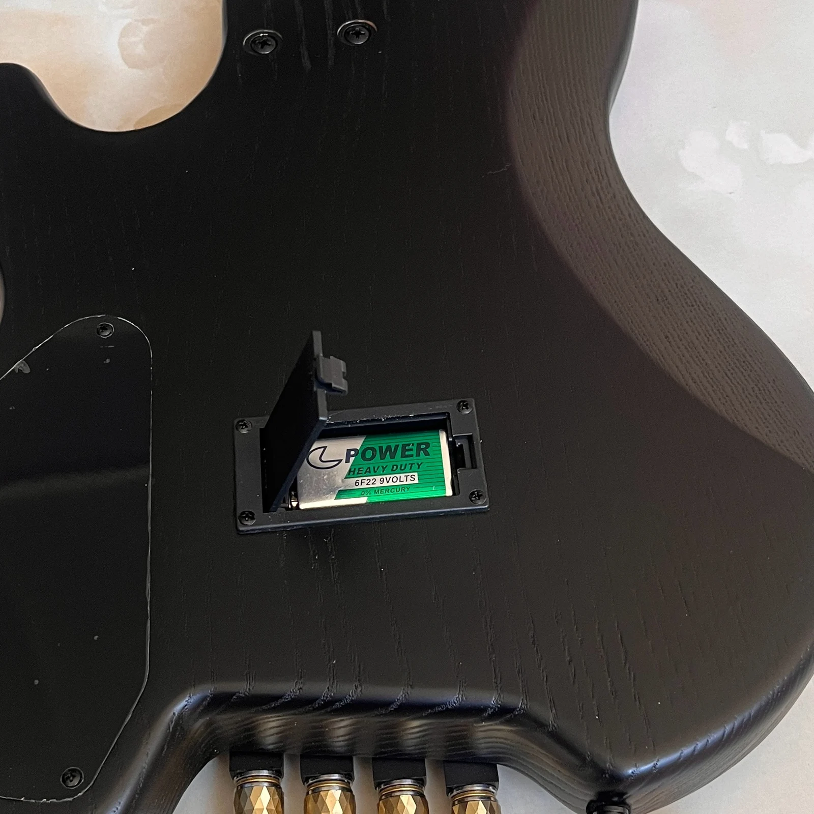 4弦ベースヘッドレスギター,メイプルネック,アクティブピックアップ