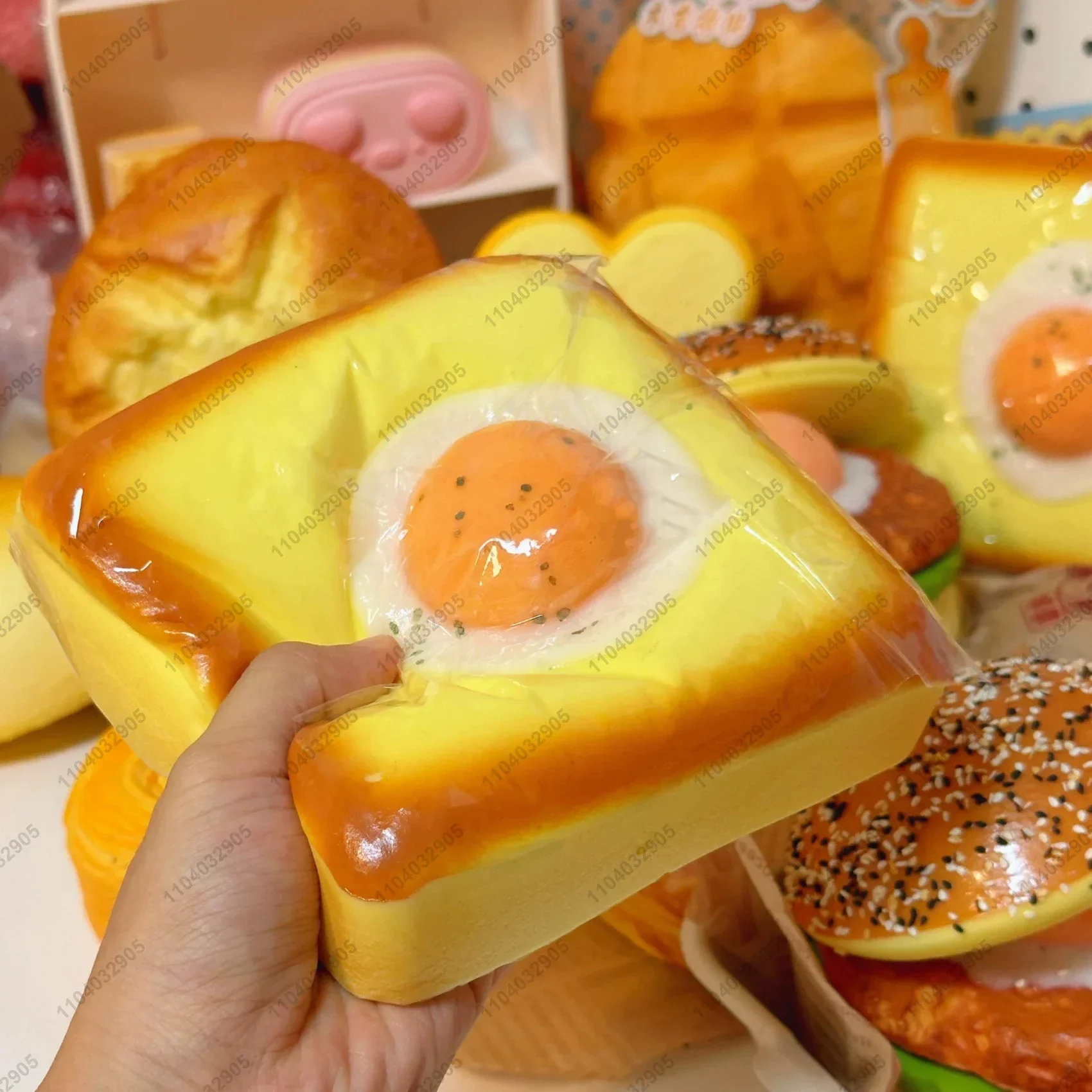 大きな目玉焼きトースト スクイーズ ゆっくりと上昇する大きな