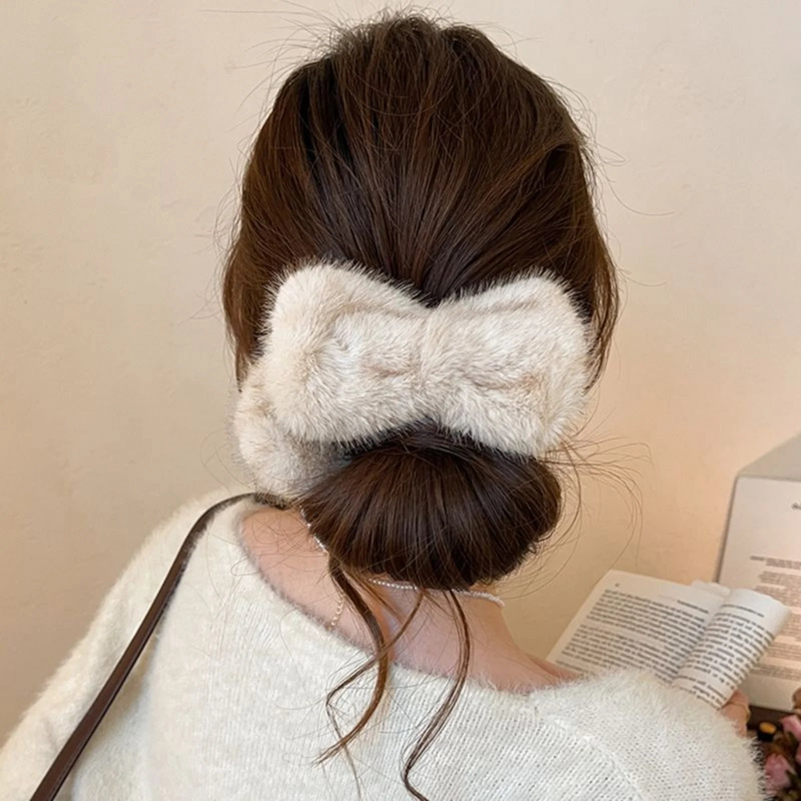 1PC Faux Fur Bow Hair Claws, Soft Fluffy Hair Clips, Elegant Winter Hair Accessories For Women, Cute Trendy Updo Hair Decor
