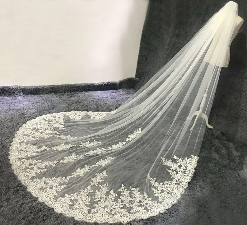 

Cathedral Wedding Veil,Lace veil,Bridal veil,1 tier veil Ivory veil,Bridal party gift,Floral veil,Veil comb,Wedding Veil Lace