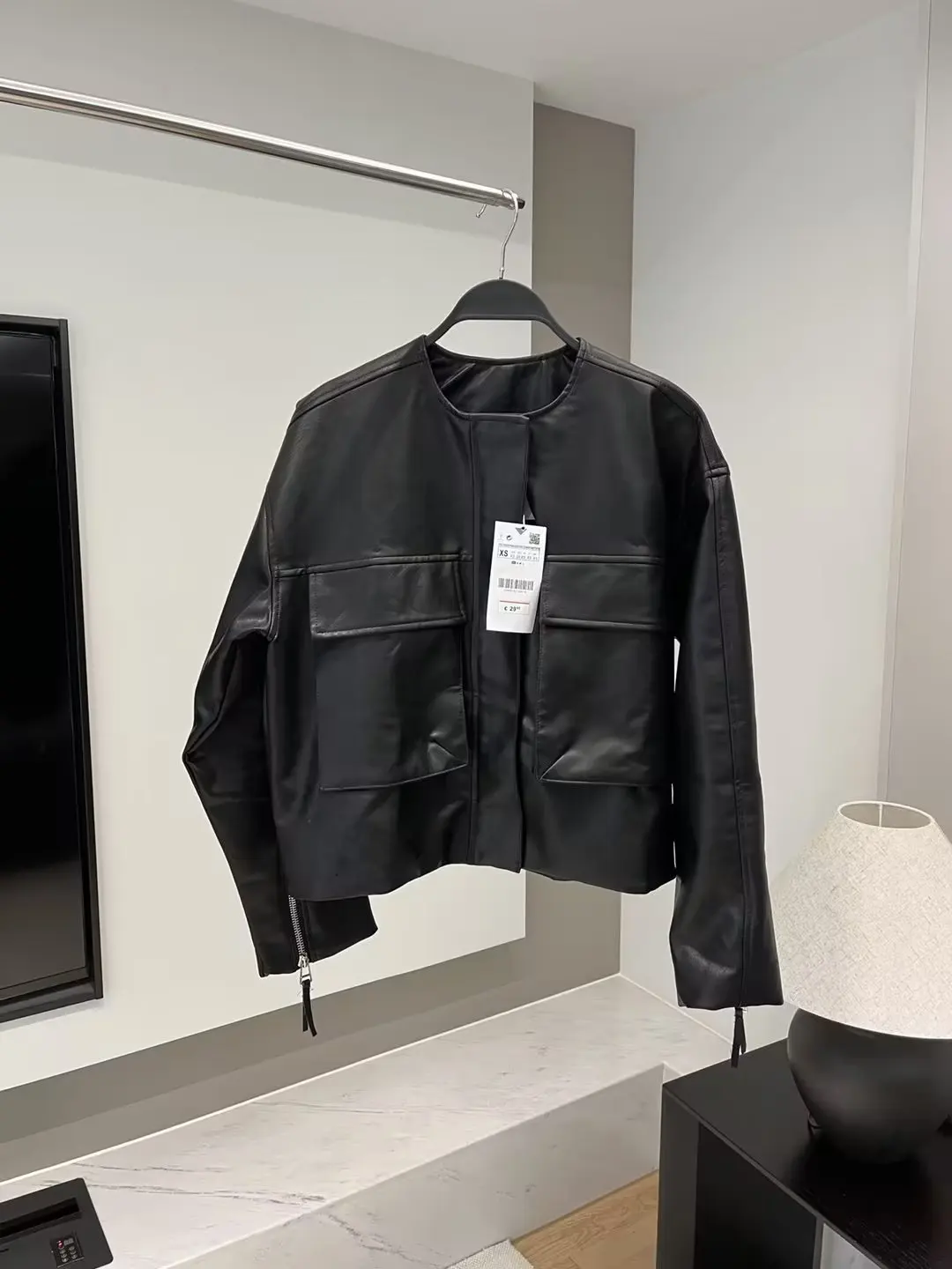 

Women New Fashion Zipper cuffs decoration Cropped Faux leather Jacket Coat Long Sleeve Pockets Female Outerwear Chic Overshirt