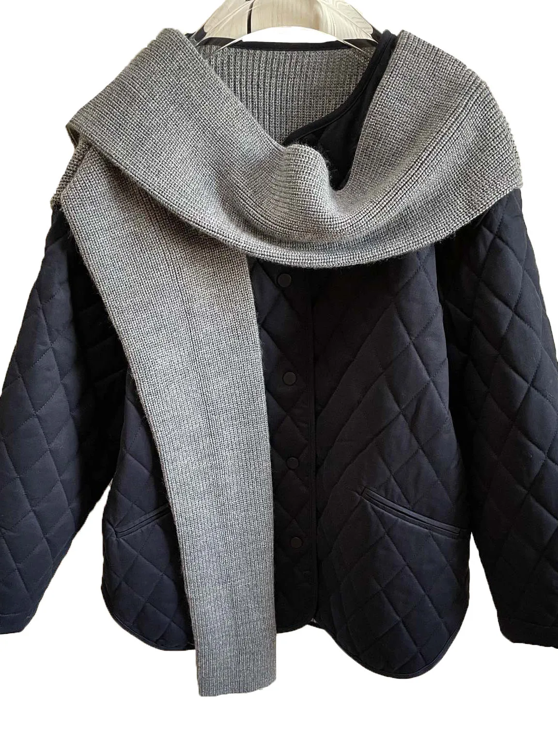 

Cotton jacket round neck short loose version hit color splicing design warm and comfortable 2023 winter new 1127