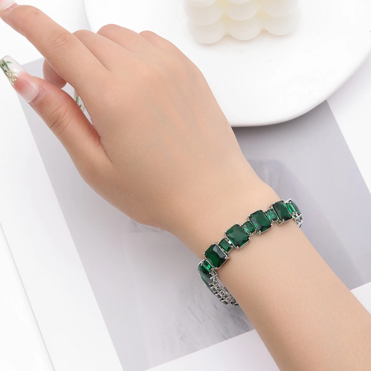 European And American Entry Lux Style Green Heart Zircon Bracelet For Women