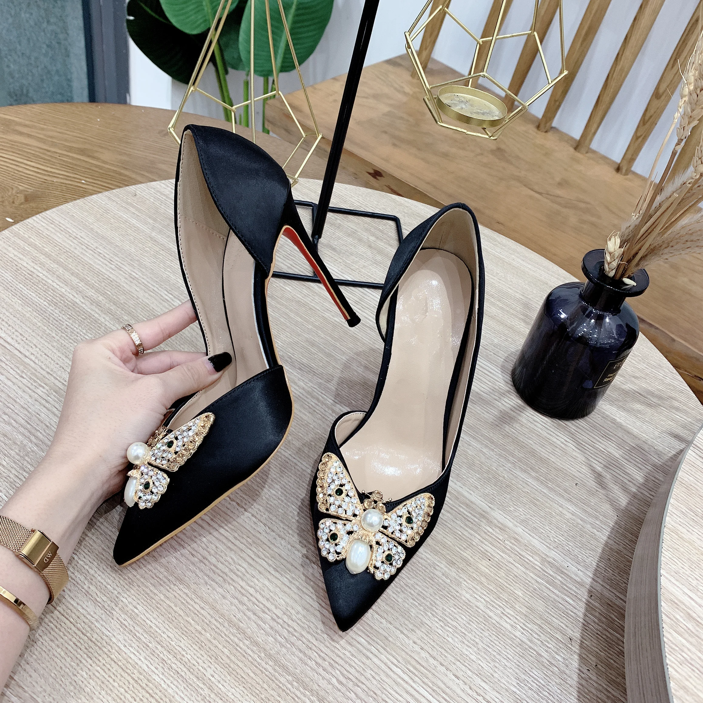

European and American style new black satin high heels, rhinestone butterfly buckle women's shoes, large banquet party shoes