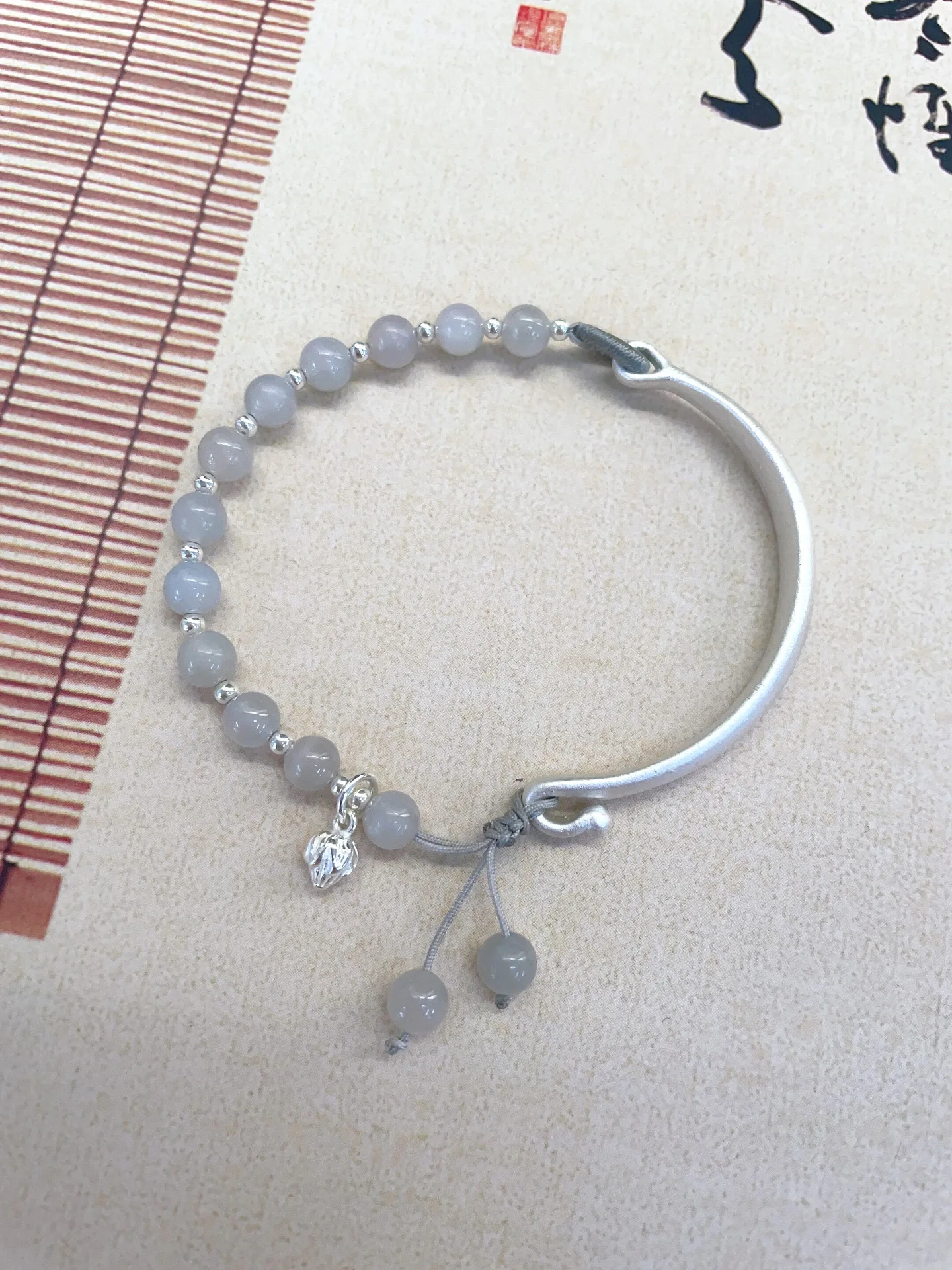 Glänzende Kristall Armbänder Lotus Anhänger Armreifen Armband Schmuck Grüne Farbe Armband Für Frauen Und Mädchen Unterstützung Großhandel – Detail 6