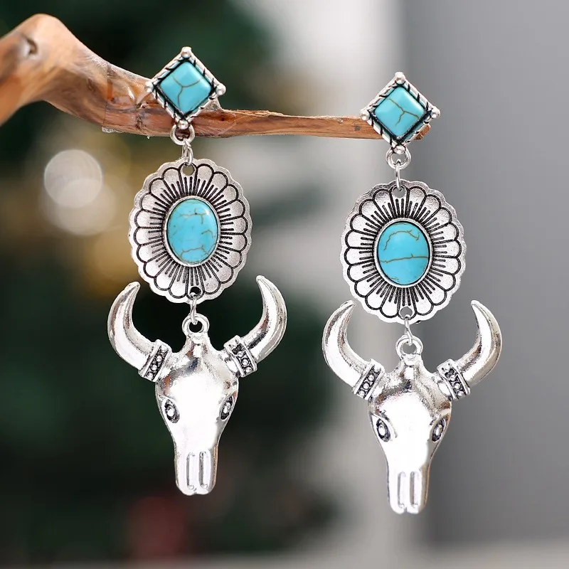 

Vintage Western Cowboy Turquoise Cowhead Earstuds