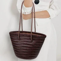 Sac fourre-tout tissé à la main de marque, grand panier à légumes en cuir véritable français avec poche intérieure tissée, fourre-tout à bandoulière sous les bras 6