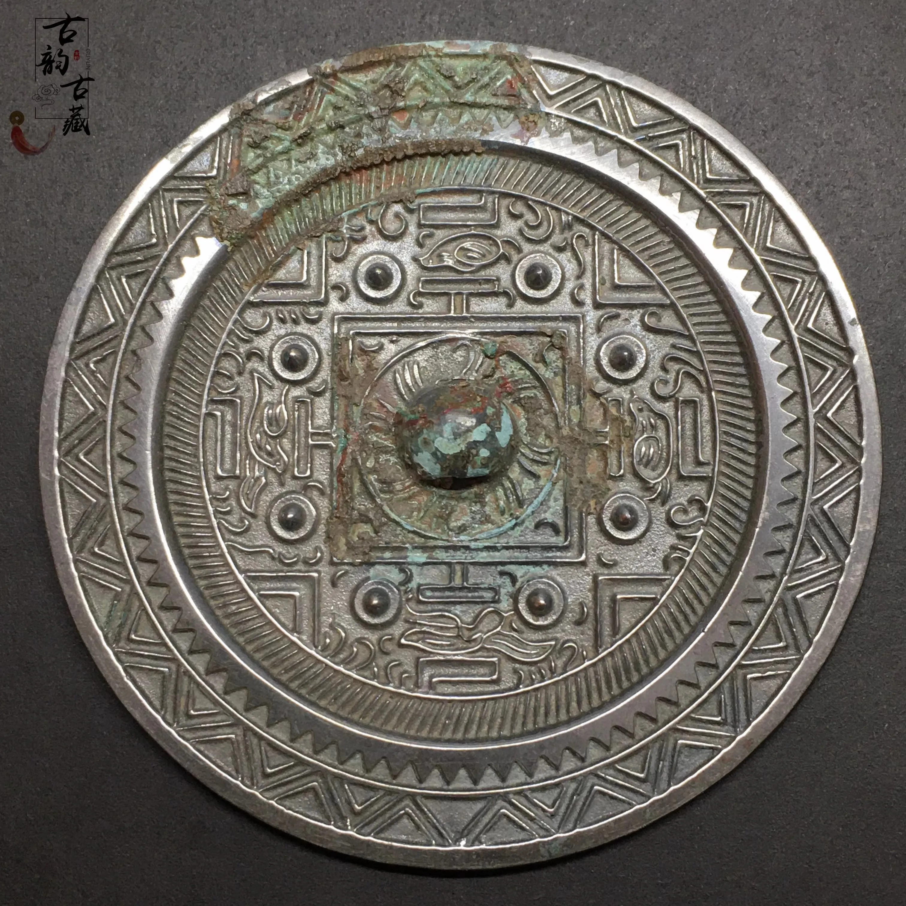 

Retro Collection Precision Cast Plain Bronze Mirror Ornaments