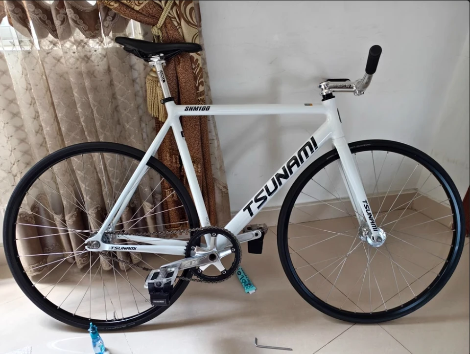 TSUNAMI ホワイト ピストバイク 700C Sff4d906952f446649c3fd7f25a10f