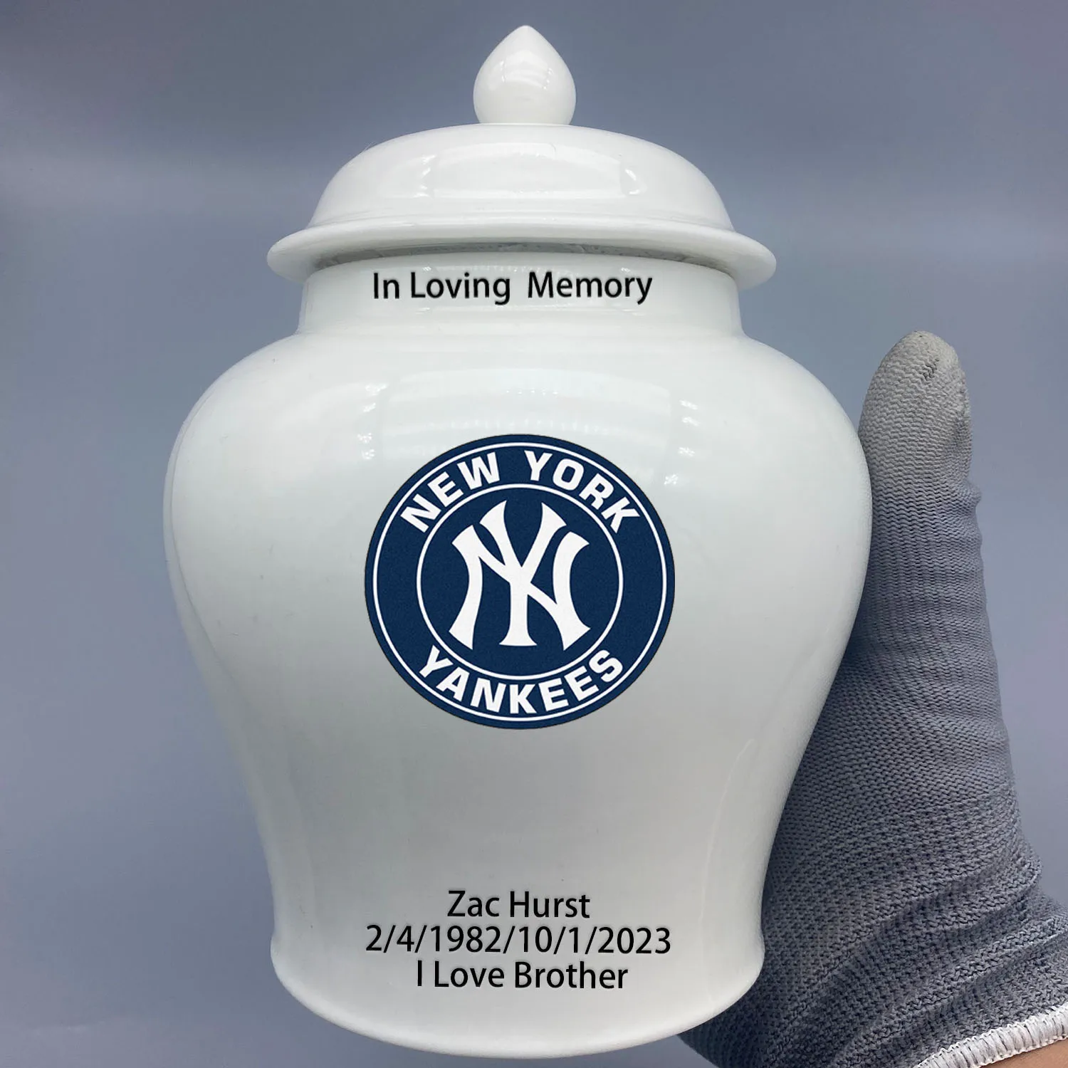 

Medium Urn for New York Yankees-baseball themed Custom.Send me the name/date you want to appear on the urn by Remark Message