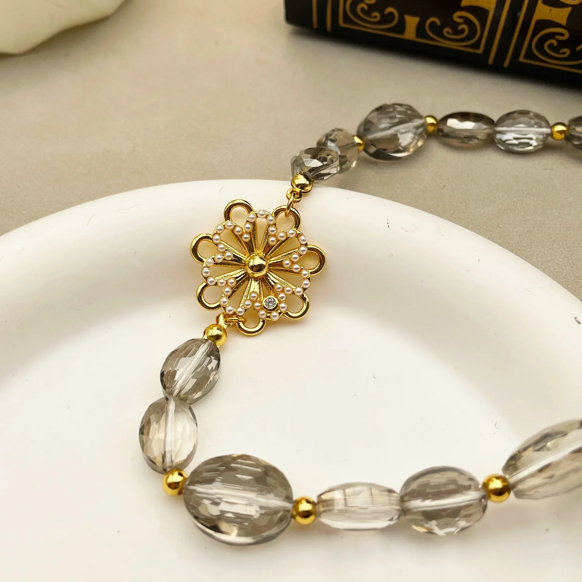 2023 New Fashion Jewelry Camellia Flower Crystal Glaze Necklace