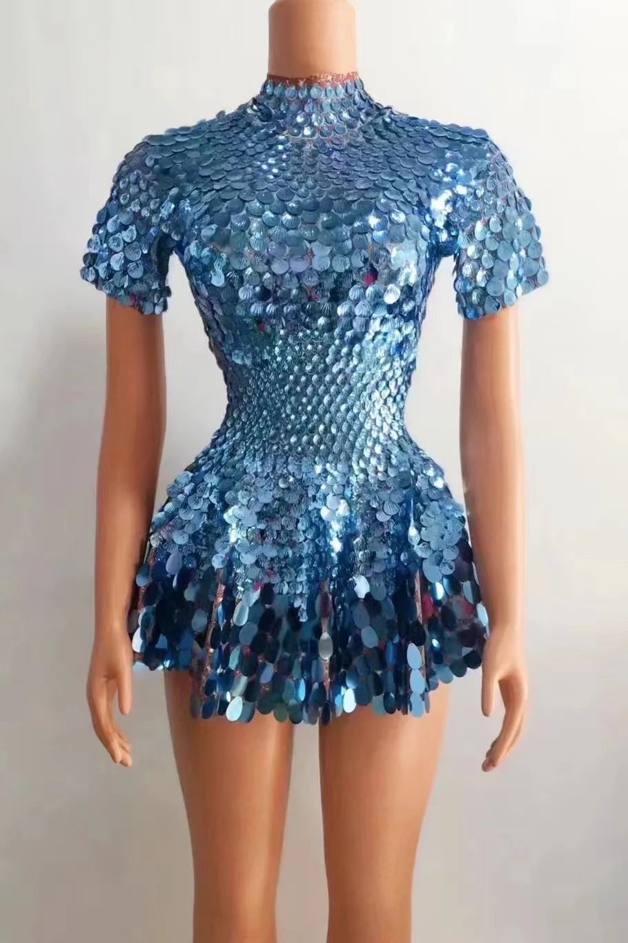 

2024 New Hot Selling Nightclub Bar Female Singer Guest Gogo Shell Sequin Short Skirt Adult Dance Performance Clothing