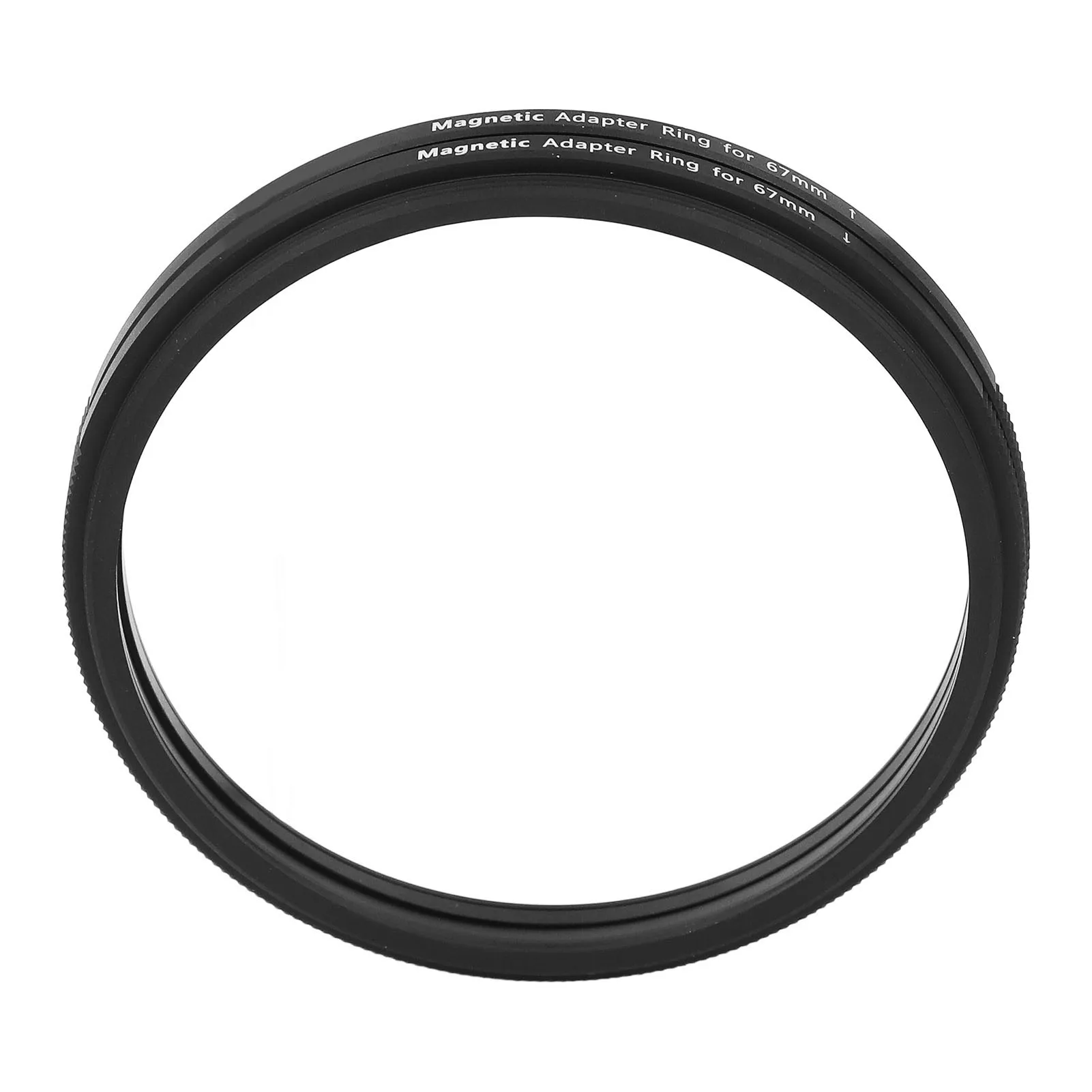 Bague adaptateur filtre 67mm magnétique montée sur objectif, accroche magnétique pour changement rapide.