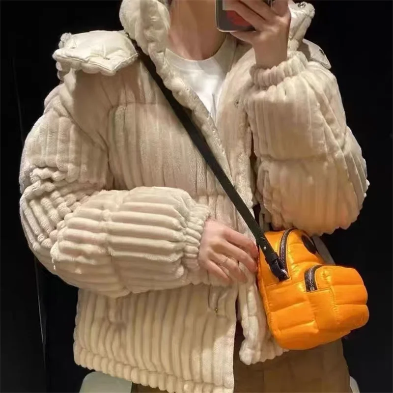 

Женская модная новинка 2023, куртка с капюшоном из белого утиного пуха 90%, бежевое повседневное блестящее пальто, супертеплые зимние парки