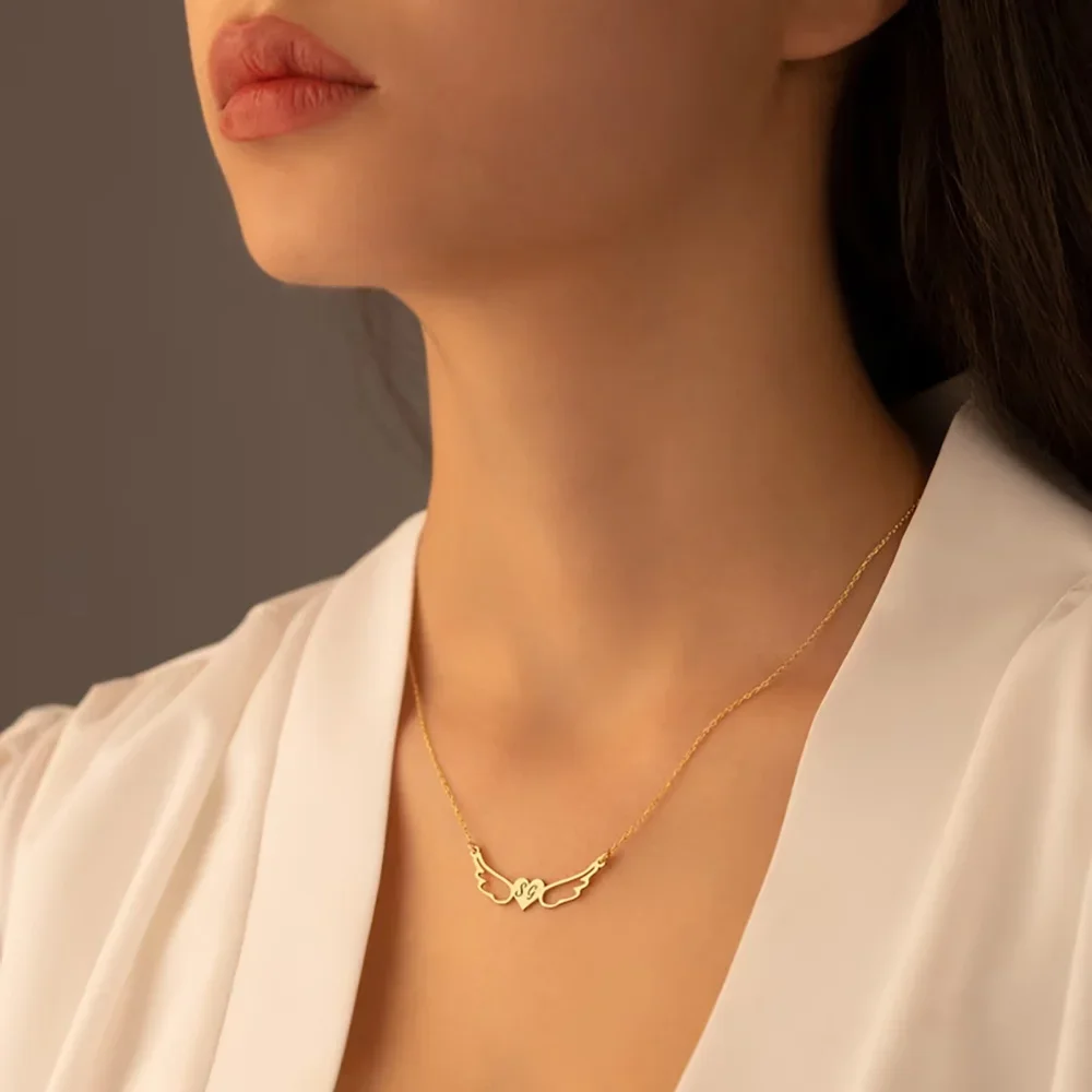 10pcs 사용자 정의 조각 여성을위한 2 글자 스테인레스 스틸 사랑 천사 펜던트 참 보석 여자 친구를위한 선물 직접 판매