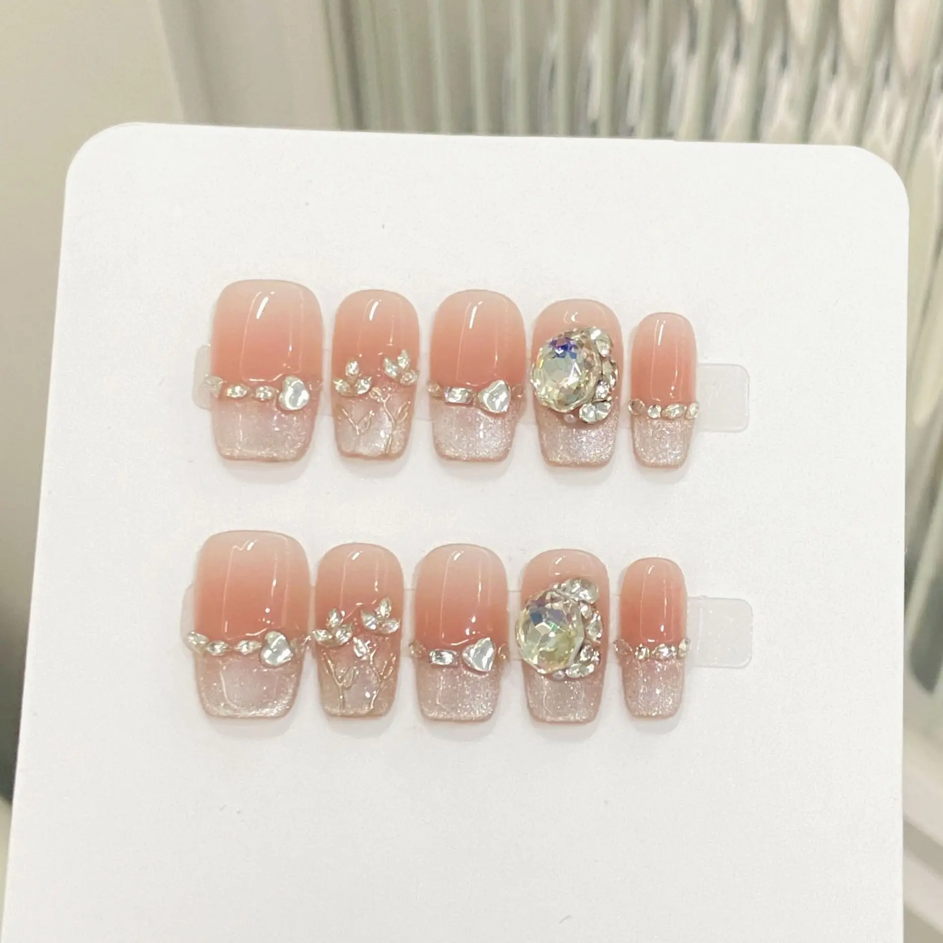 10pcs 수제 손톱 팁 고양이 눈 가짜 손톱 오로라 그라디언트 디자인 손톱에 다이아몬드 중간 길이 사각형 프레스가있는 거짓 네일 아트