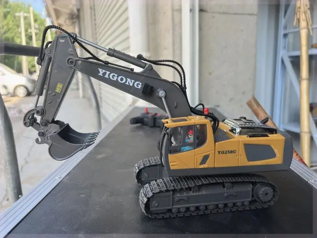 2.4Ghz 1:20 RC Excavator Remote Control Truck RC Crawler Engineering Vehicle Excavator Car Truck Radio Control Cars For Kids 4