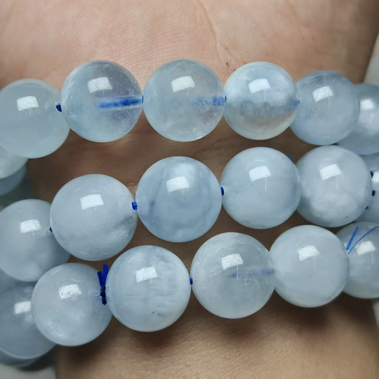 XINGYU Natürliche AAA Blauer Himmel und Weiße Wolken Aquamarin Glatte Runde Lose Perlen für Schmuckarmbänder, Mysteriöser Edelstein