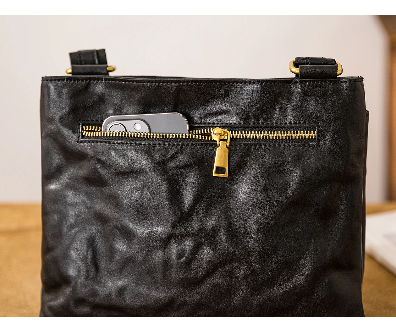 PNDME lässige Vintage-Umhängetasche aus hochwertigem Echtleder für Herren, Outdoor-Reisetasche, luxuriöse Pendler-Umhängetasche aus Rindsleder – Detail 11