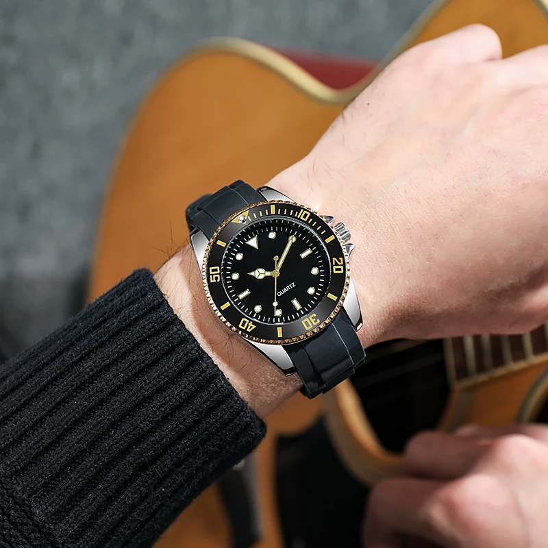 Unisex 40mm Quartz Analog Watch with Rotating Bezel and Rubber Strap