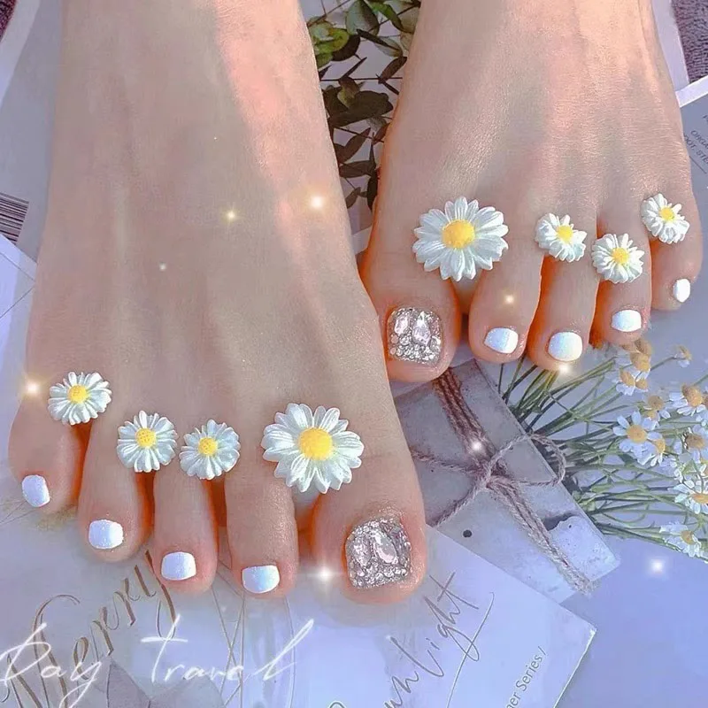 8 Pcs Silicone Toes Separators For Manicure Daisy Flower Diamond Decor Nail Art Foot Finger Separator Stretcher Manicure Tool