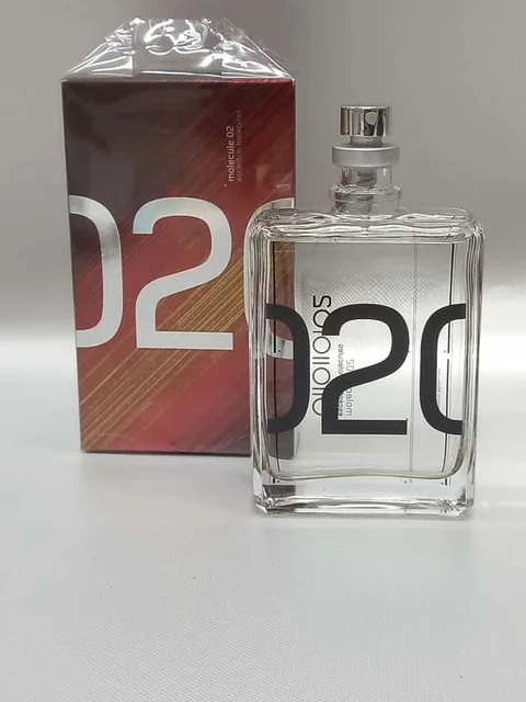 SAWALEF 香水 ドバイのお土産　新品未開封 アラブ首長国連邦で買った香水の瓶と箱