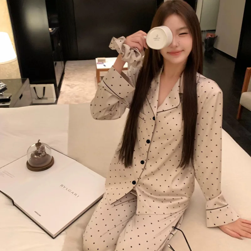 รูปสินค้า ชุดนอนผ้าไหมนุ่มสบาย แฟชั่น Polka Dot ฤดูใบไม้ผลิ-ใบไม้ร่วง