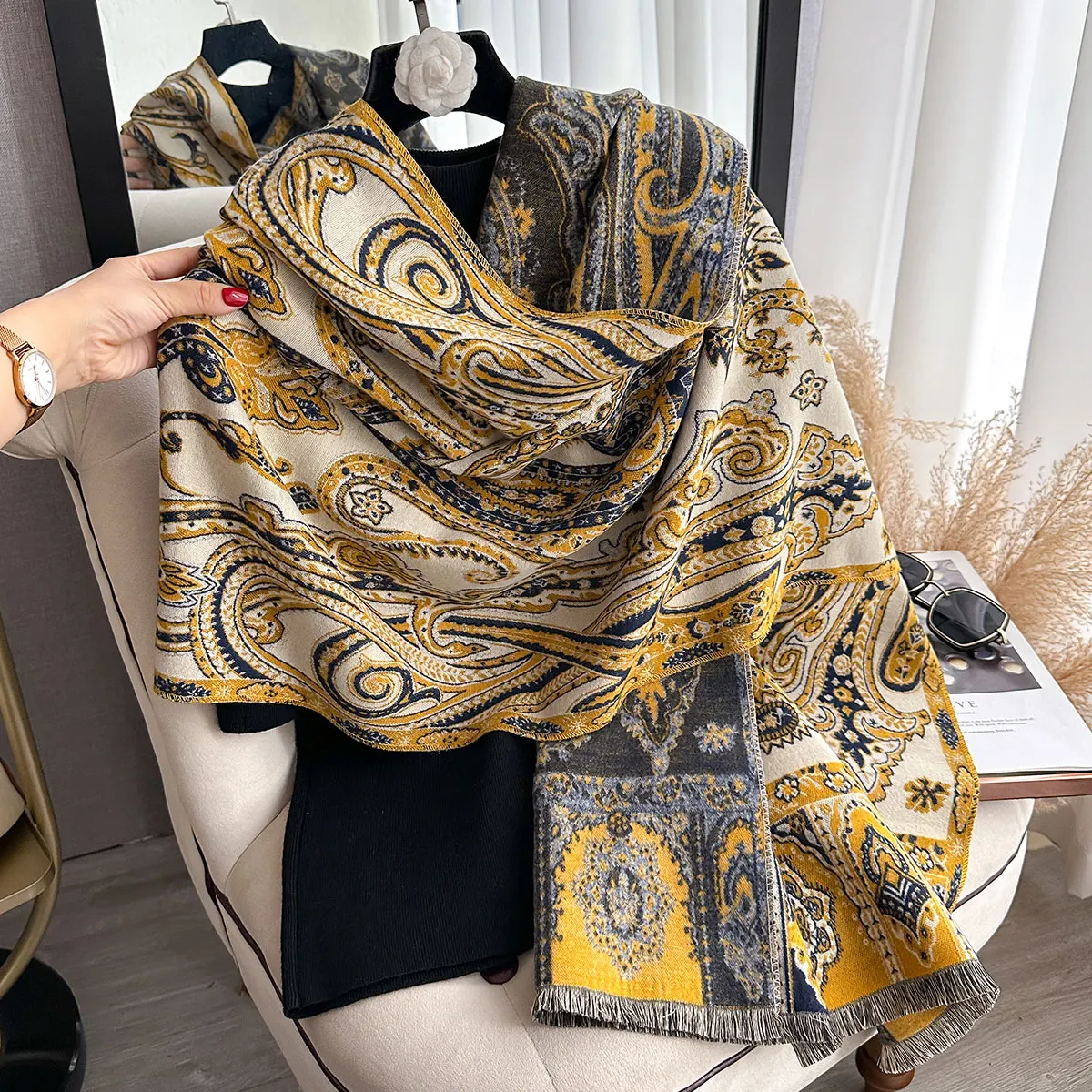 2025 Women Scraves Elegant Ladies' Bohemia Jacquard Pashmina Winter Thick Warmth Paisley Shawl Coldproof Windproof Blanket Scarf