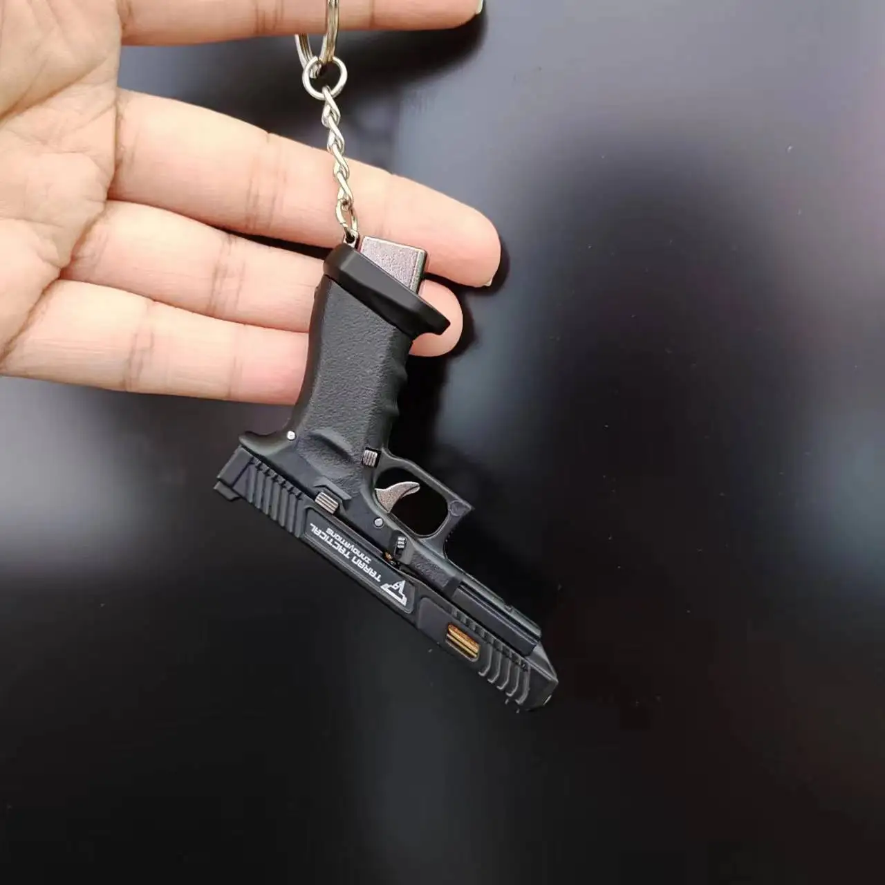 1:3 Semi Alloy G34 TTI Pistol Model 1911 G17 Keychain Disassemble Mini Gun Toy Craft Bag Pendant for Chlidren Adults 6