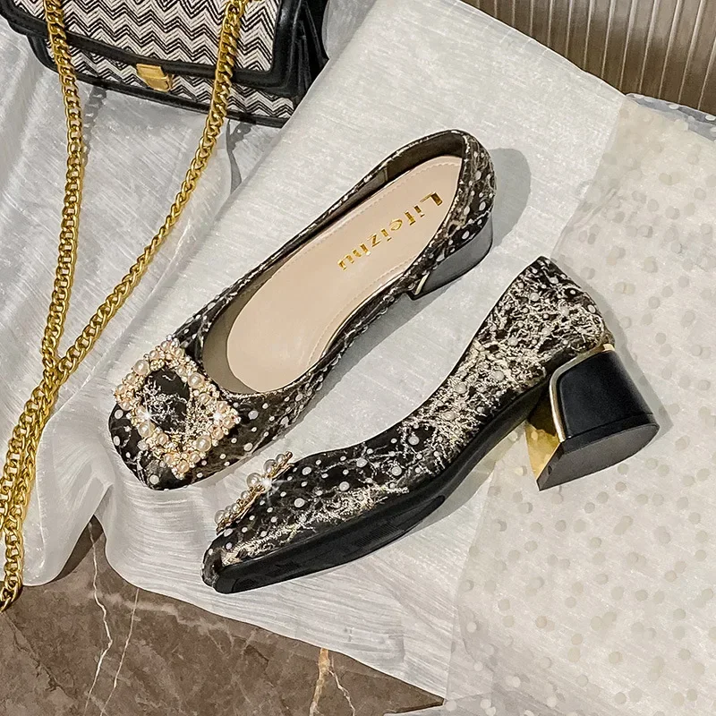 

Туфли-лодочки женские с жемчугом, толстый каблук средней высоты, квадратный носок, повседневная обувь, большие размеры 41-43, осень