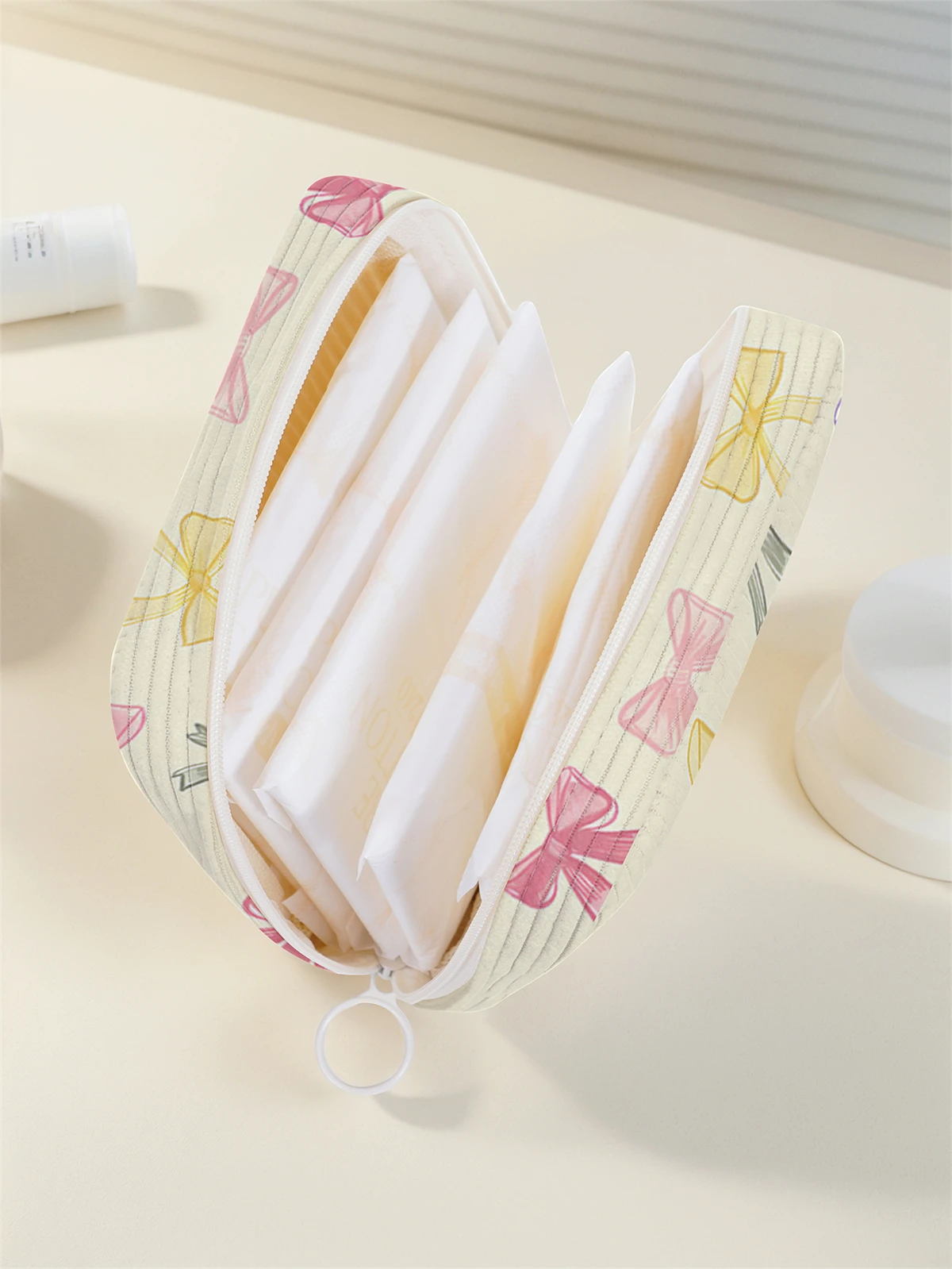 Butterfly pattern printed sanitary napkin storage bag, women's lightweight tissue bag, sanitary tissue bag