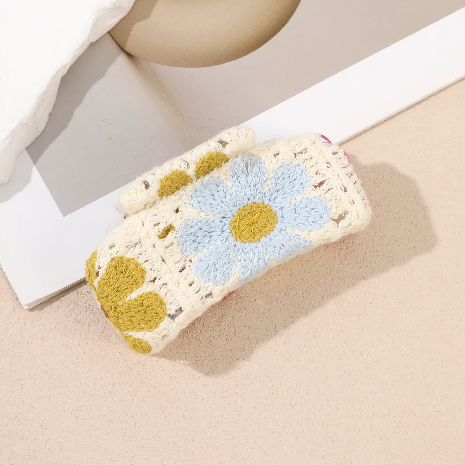 1Pc Women Fashion Hair Claw Back Head Shark Clip Ladies Elegant Ponytail Hairpin Headwear Random Color Position of Print Pattern