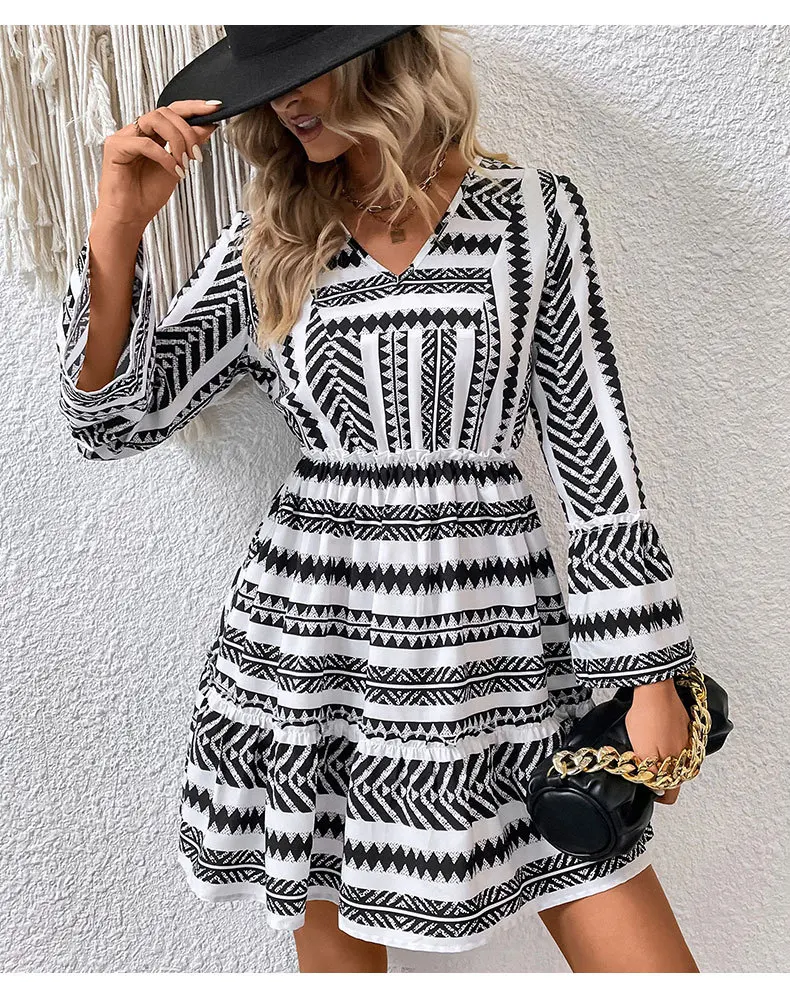 Рисунок 4 - Платье женское с V-образным вырезом