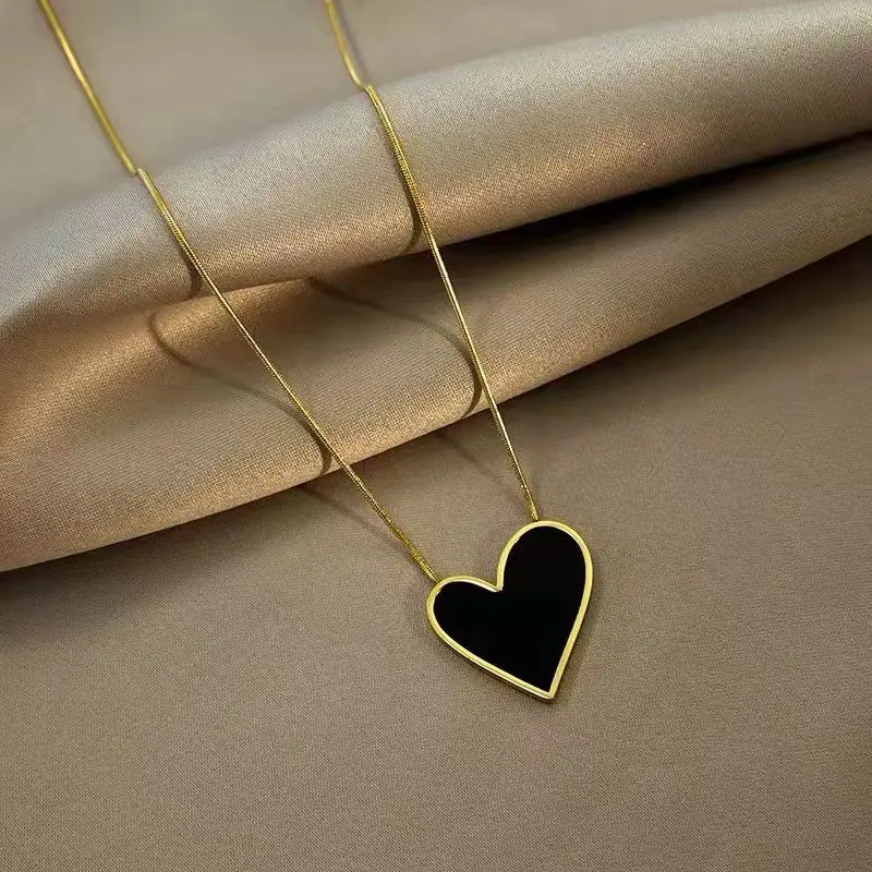 Europäische und amerikanische sexy schwarze Pfirsichherz-Anhänger-Halskette aus Edelstahl, sexy Halsketten-Accessoires für Frauen – Detail 3