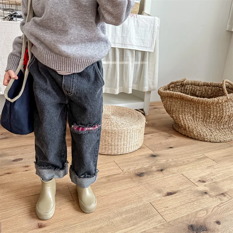

2023 Autumn Boy Girl Baby Hole Patch Casual Jeans Children Retro All-match Loose Denim Pants Kid Cotton Pockets Fashion Trousers