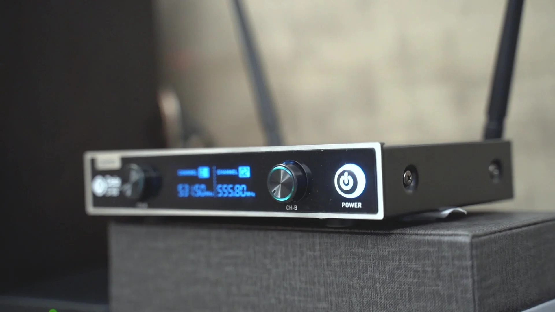 Беспроводная микрофонная система Debra Audio PRO с двумя микрофонами