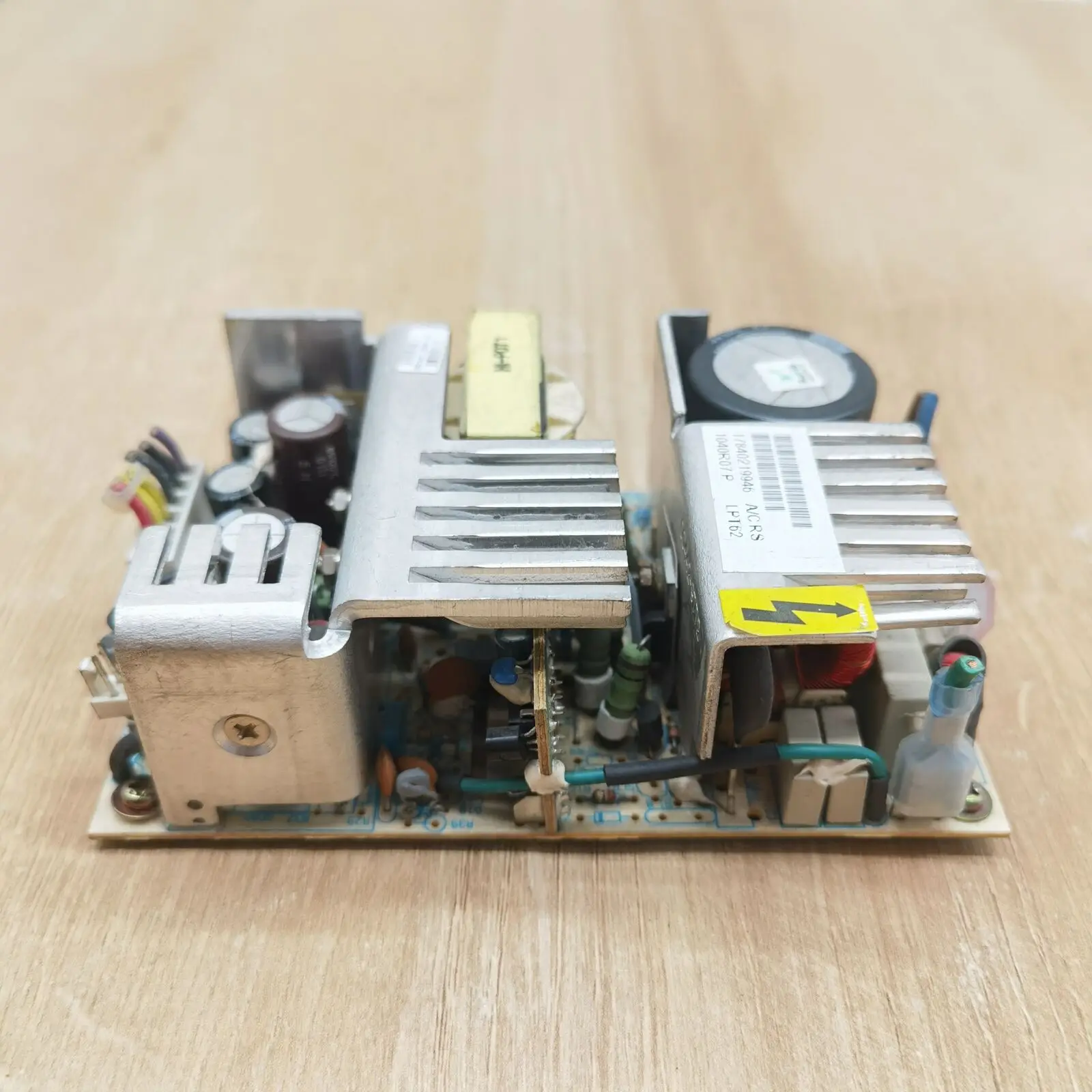 

Блок питания ASTEC ArtesynLPT62