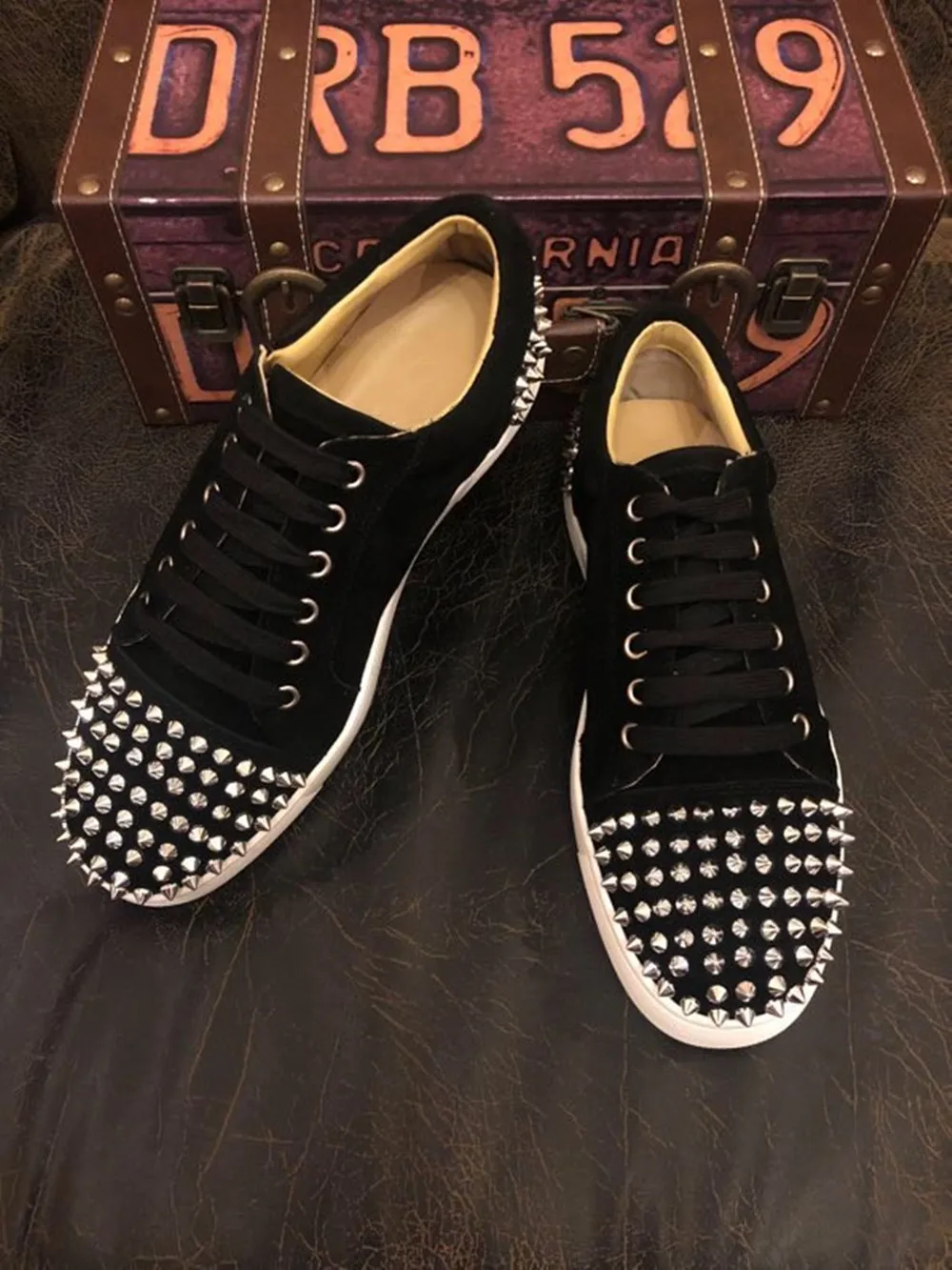 

Red Bottom Shoes for Men Luxury Brand High Quality Trainers Male Spiked Athletic Italian Shoes Bar Rivets Mocassin Homme Outdoor