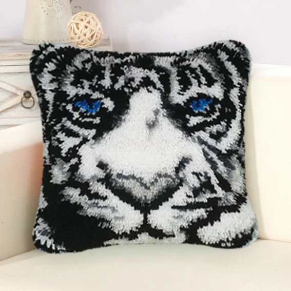 Craft Supplies Animal Latch Hook Pillow Hook Hand Knitted Embroidery Carpet Pillow Giraffe Lion Horse Embroidery Latch Kit Smyrna Package