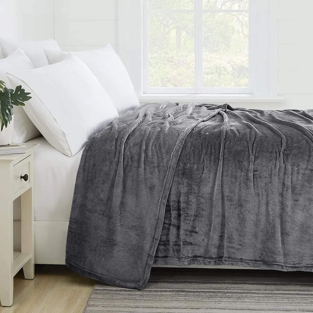 Fleece Blanket Gray Extra Soft Brush Fabric Super Warm Bed Blanket Lightweight Couch Blanket Easy Care 3