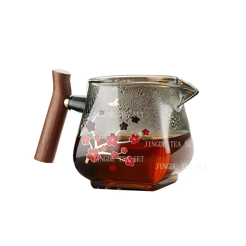 400ml Glass Fair Cup Color Changing Red Plum Tea Dispenser Tea Filter Integrated Wooden Handle Fair Cup Tea Ceremony Accessories