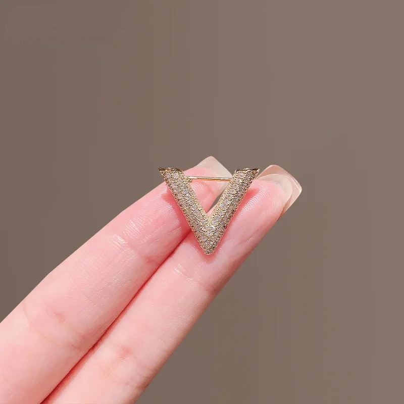 

Women's V-shaped Brooch Fixed Clothes Personality Pin Suit Sweater Coat Accessories