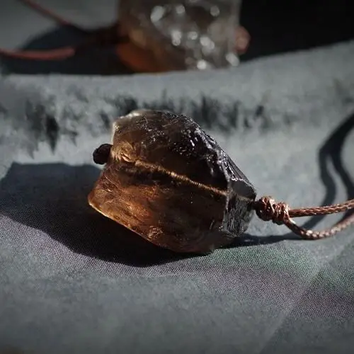 

1Pcs 100% Natural Smoky Quartz Original Stone Pendant Irregular Brown Quartz Crystal Ore Specimen Stone Cristales Decoration