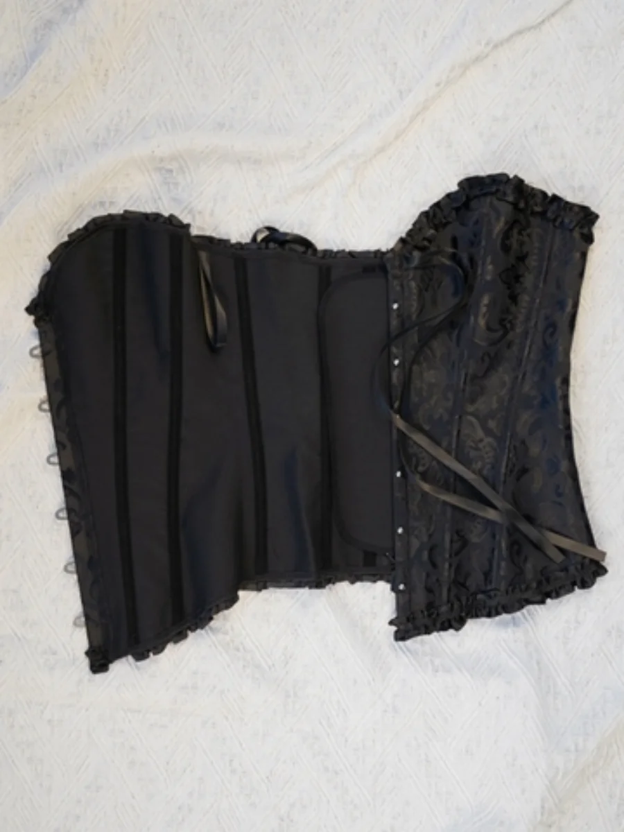 A black fashionable women's versatile and elegant strappy lace bustier shapewear