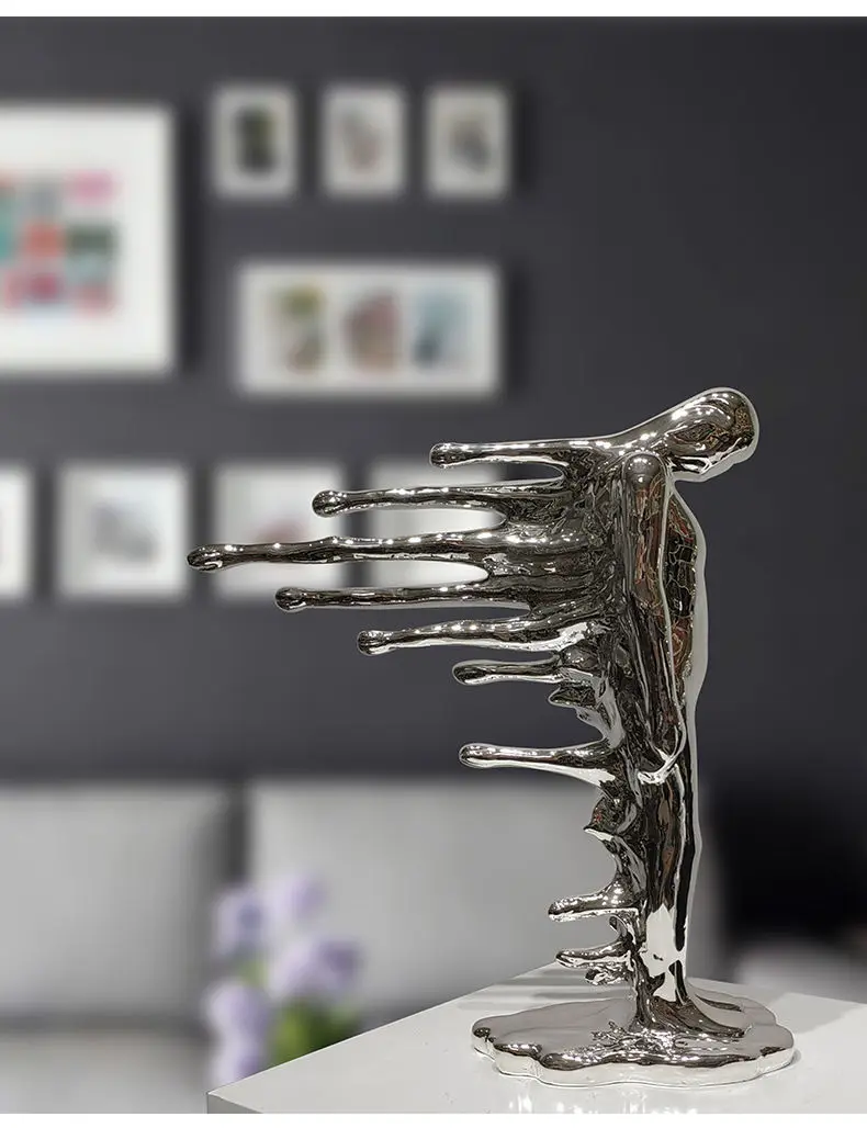 スケルトンハンド（大理石の彫刻）