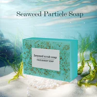 Le savon exfoliant aux algues est riche en vitamine E. Il contient de l'huile d'olive, qui nettoie en douceur le visage, hydrate et nourrit. 2